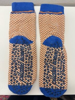 Pilates Honey M/L gripper socks, orange and blue.